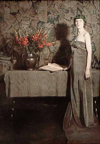 Anonymous - Pre-Raphaelite-Styled Woman in Velvet Gown Anonymous - Pre-Raphaelite-Styled Woman in Velvet Gown