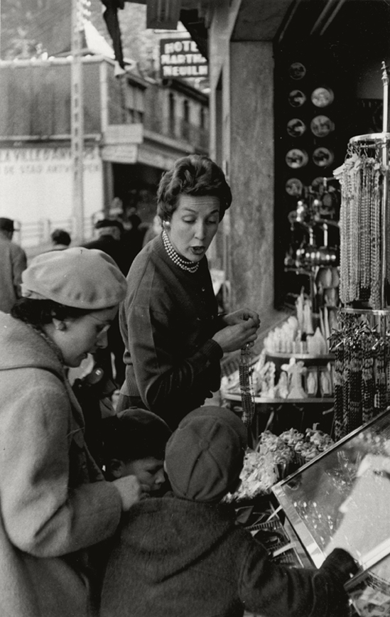 Henri Cartier-Bresson - Woman Shopping with Children, Lourdes Henri Cartier-Bresson - Woman Shopping with Children, Lourdes