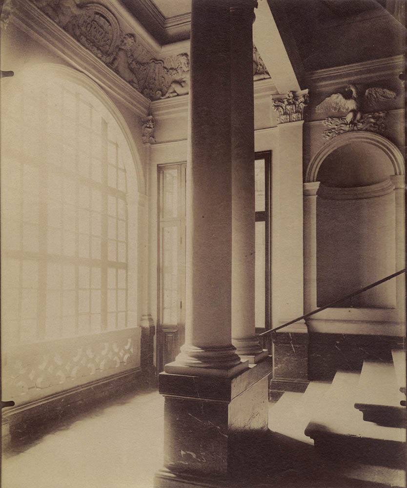 Jean-Eugene-Auguste Atget - Hotel de Beauvais, Paris IV Jean-Eugene-Auguste Atget - Hotel de Beauvais, Paris IV