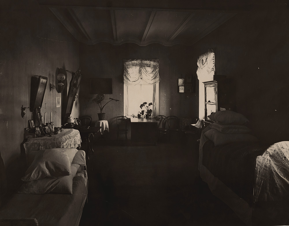 Sergey Mikhaylovich Prokudin-Gorsky (attributed to) - Interior of Living Quarters, Russia