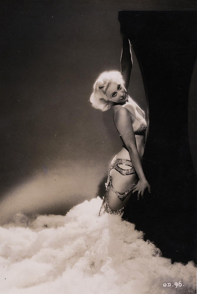 Anglo-Continental Press Photo Service - Frances Day in Die Schaumgeborne