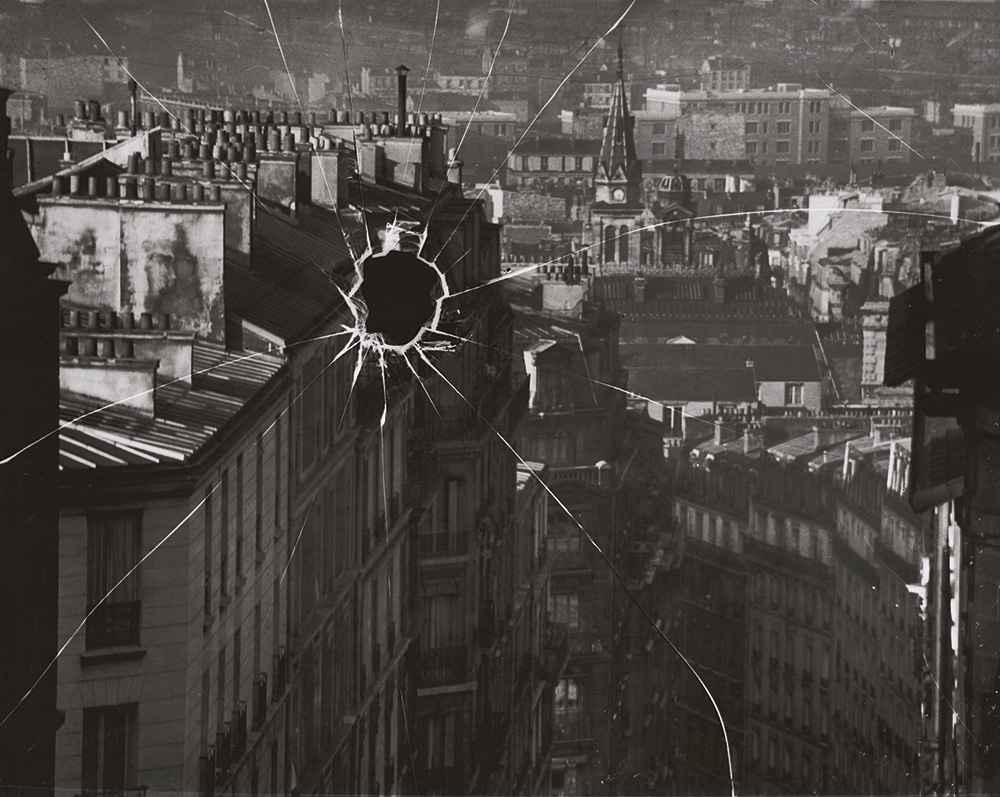 André Kertész - Broken Plate, Paris André Kertész - Broken Plate, Paris