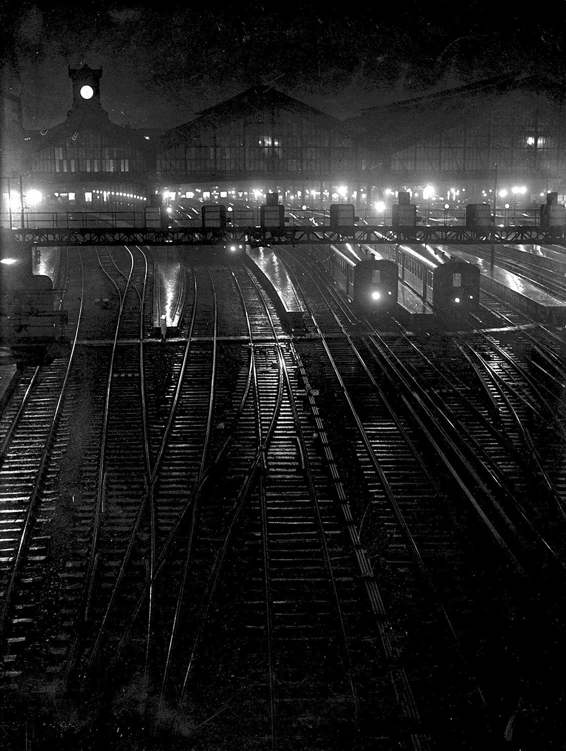 Brassai (Gyula Halasz) - Gare Saint Lazare, Paris Brassai (Gyula Halasz) - Gare Saint Lazare, Paris
