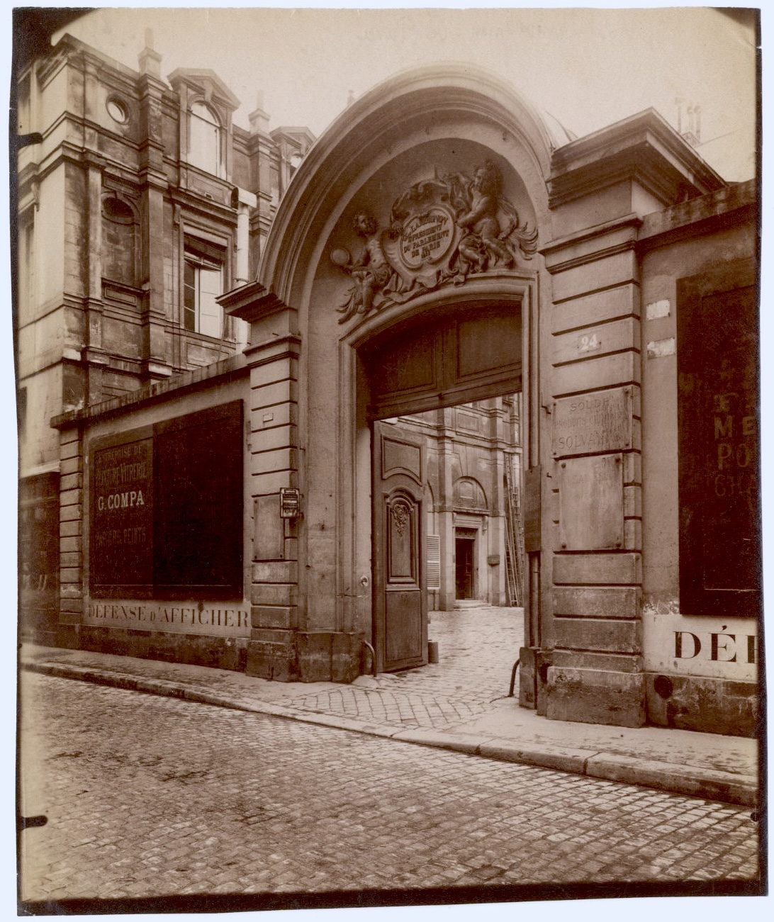 Jean-Eugene-Auguste Atget - Hôtel Lamoignon, Paris