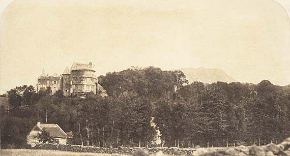 Vicomte de Vaulx - Chateau on the Hill